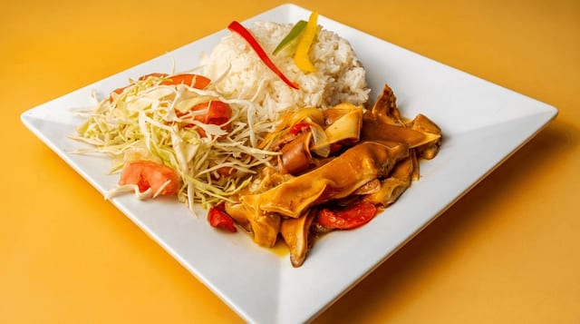 Mondongo con Arroz Blanco (Tripe Stew).
